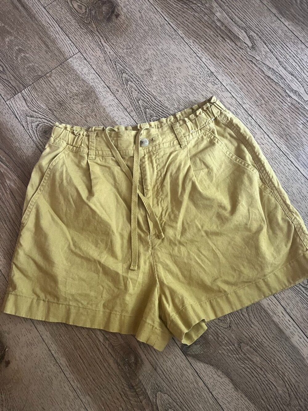 Uniqlo Women Shorts Linen Blend  High Waist drawstring Size 26-27 in mustard zip